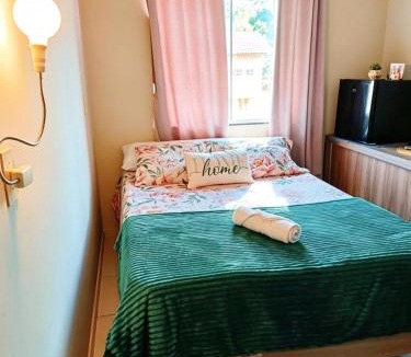 Meia Praia Apartment | Quarto confortável em residência Familiar - WiFi - Netflix -Frigobar próx ao Aeroporto