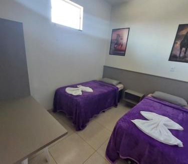 Village House | Quarto Duplo Comercial - Queen's Hotel