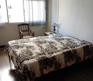 Praia do Canto House | Quarto no apartamento do anfitrião na Praia do Canto