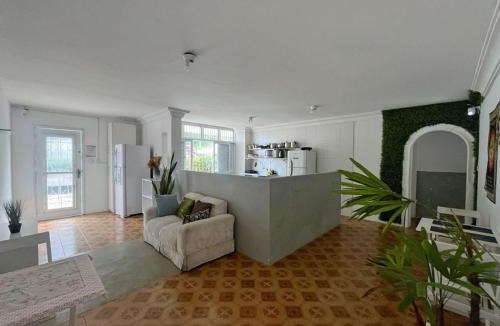 Barra House | Quarto privado a 160 metros da Praia do Farol da barra 1