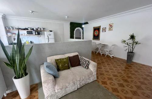 Barra House | Quarto privado a 160 metros da Praia do Farol da barra 1