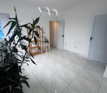Ilha Comprida Hotel | Quarto sem Cama só colchão, Ar Condicionado, Wi-Fi, Banheiro