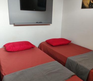 Village House | Quarto Triplo Comercial - Queen's Hotel