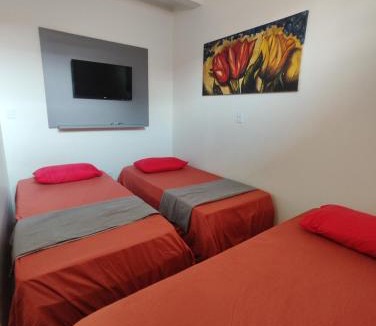 Village House | Quarto Triplo Comercial - Queen's Hotel