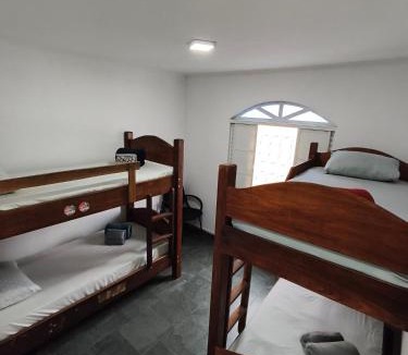 Barueri House | Quartos coletivos para equipe ou família