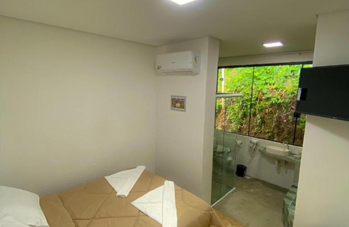 Guaiuba Hotel | Raizes do Mar Hotel - Pé Na Areia - Opções de Suites com Ofuro Aquecido, SPA Privativo, Vista ao Mar ou Montanha, com Estacionamento e Café Incluso