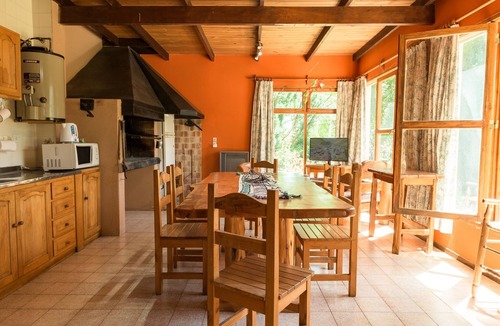 San Carlos de Bariloche Cabin | Rancho Grande.BBQ. Beautiful Yard. Family Freindly