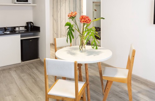 El Centro Apartment | Recoleta Chic: apartment steps from Arroyo Street