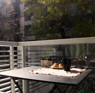 Comuna 12 Apartment | Refugio otoñal cozzy y super equipado con parrilla y terraza