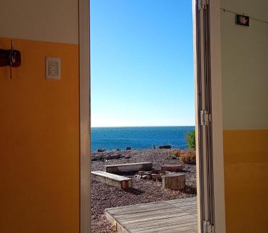 Camarones Apartment | Refugio Vegetariano El Mallín - sobre playa