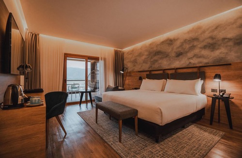 Villa General Belgrano Hotel | Relaxing Stay: Outdoor Hot Tub, Sauna & Tennis Courts | Near Brewer Park