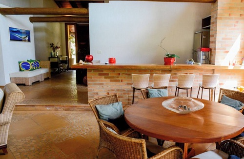 Santa Branca House | Reserva em Santa Branca 8 suítes hidro e academia