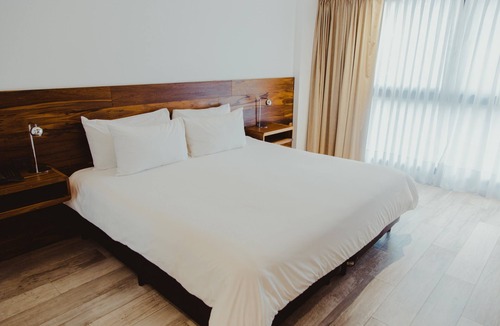 Rio Cuarto Hotel | Rio Cuarto Wellness Retreat: Hot Tub, Sauna & 2 Pools | 10 Mins to IAH Airport