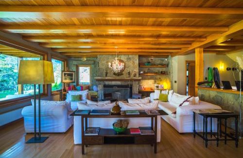 Lanin National Park Hotel | Rio Hermoso Hotel De Montaña