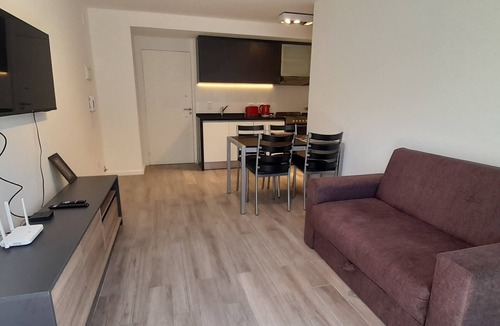 Centro Apartment | "Roca Apartment. Departamento de diseño y confort"