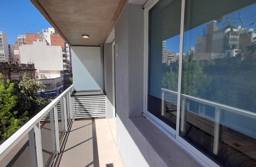 Centro Apartment | "Roca Apartment. Departamento de diseño y confort"