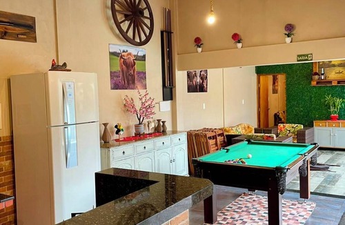 Morumbi House | Rustic house with pool.