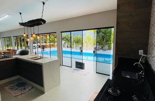 Angelina House | Sítio Moderno do Zizo com Jacuzzi