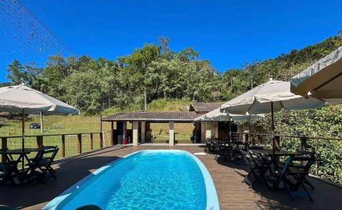 Blumenau House | Sítio Volmir - Piscina e Campo de Futebol