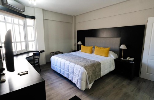 San Nicolas de los Arroyos Hotel | San Nicolas Plaza