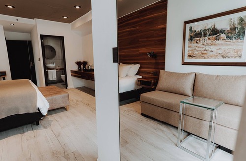Rio Cuarto Hotel | Scenic Retreat with Heated Pool & Sauna | 2.8 Mi to Central Square