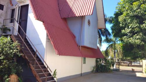 Luis Eduardo Magalhaes House | Segundo andar de chalé suiço