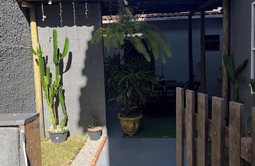 Ipiranga House | Simple outbuilding in Caraguatatuba, ideal for family outings, 50m from the beach.