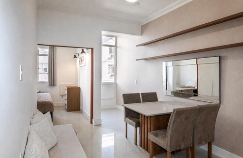 Leme Apartment | Sinta a verdadeira energia do Rio de Janeiro hospedando no melhor ponto do Zona Sul, um refúgio perfeito para quem quer praticidade e conforto , perto da praia e restaurantes mercados, ideal para família amigos e casais no Rio de Janeiro reserve já