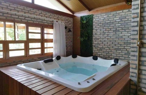 Vitoria da Conquista House | Sitio com jaccuzi, fogão a lenha