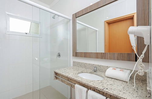 Jardim das Americas Hotel | SLIM Curitiba Av. das Torres