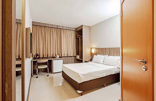 Jardim das Americas Hotel | SLIM Curitiba Av. das Torres