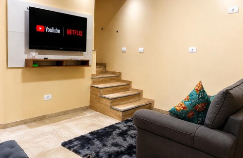 Ourinhos House | Sobrado central | Ar, garagem e Wi-Fi 500Mb