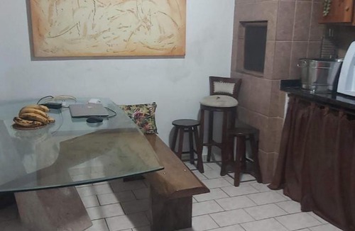 Boqueirao House | Sobrado em ambiente familiar silencioso