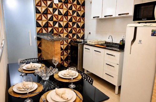 Ourinhos House | Sobrado no centro | 2 quartos com ar e garagem