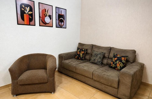 Ourinhos House | Sobrado no centro | 2 quartos com ar e garagem