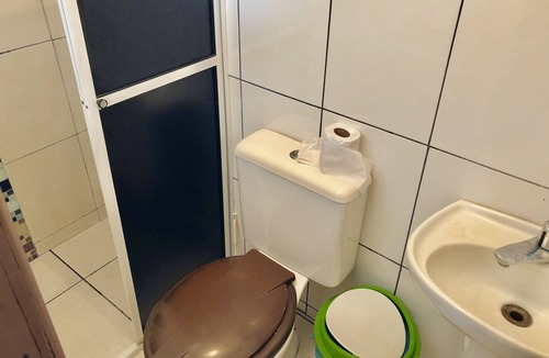 Guaratuba House | Sobrado Terezinha 4.5 blocks from the central beach, WiFi, 2 suites, barbecue, TV,