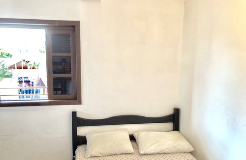 Guaratuba House | Sobrado Terezinha 4.5 blocks from the central beach, WiFi, 2 suites, barbecue, TV,