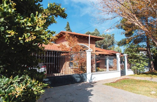 Chacras de Coria Villa | Spacious 4-bedroom villa with WiFi and AC in charming Luján de Cuyo