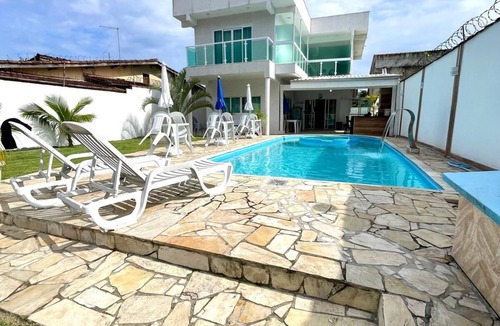 Indaia House | Spacious 4-bedroom house in fabulous Bertioga with AC