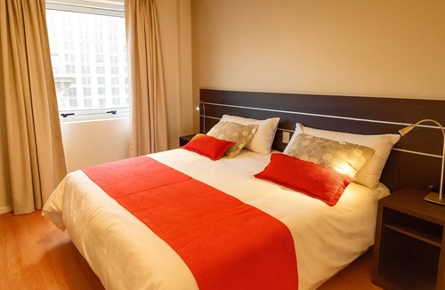 El Centro Hotel | Stay Like a Local | Great Location | Walk to Major Attractions & Budget Friendly