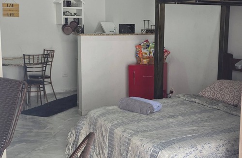 Alvorada House | Studio apartment near shopping mall 1