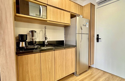 Matriz Apartment | Studio para casal no Elysia Batel com piscina coberta, academia e vista