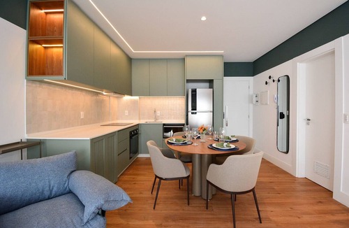 Saco Grande Apartment | Studio Sofisticado e Moderno - CEN013