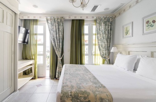 Jurere Resort | Studio with a View of the Pool - IL Campanário - Jurerê Internacional