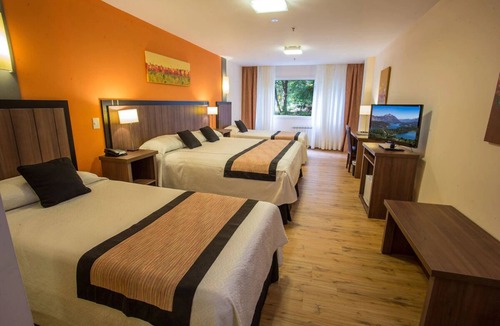 San Carlos de Bariloche Hotel | Stunning Retreat 4 Rooms for Families & Nature Lovers w/Breakfast