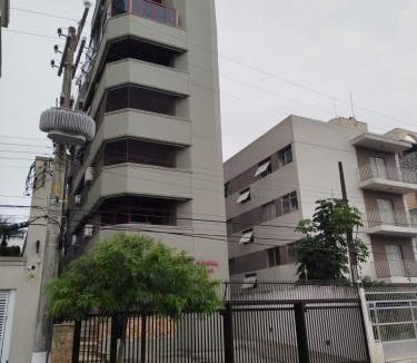 Enseada Apartment | Suíte a 360m da Praia da Enseada - localização privilegiada
