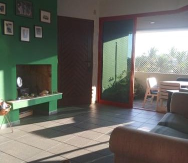 Enseada Apartment | Suíte a 360m da Praia da Enseada - localização privilegiada