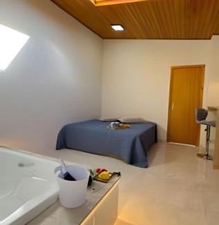 Piratuba Ski Chalet | Suíte dos Sonhos-Climatizada,Hidromassagem,Garagem
