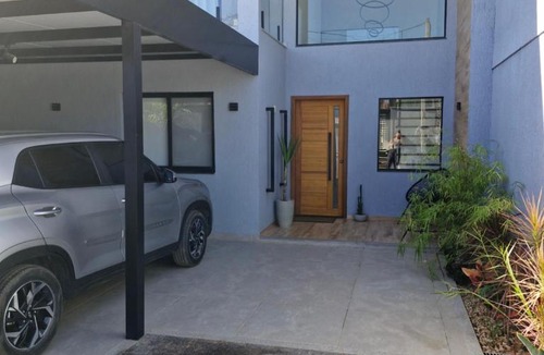 Niteroi House | Suíte em casa familiar de luxo com piscina em Itaipu