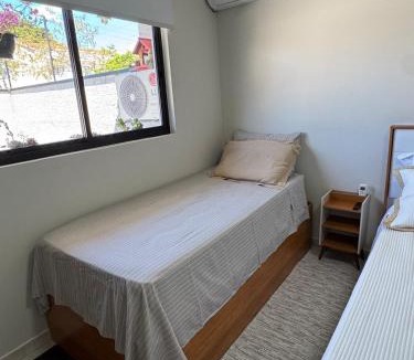 Santa Felicidade House | Suíte Sta Felicità 1 Confortável e com garagem, no charmoso Bairro de Santa Felicidade